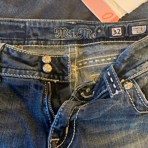 Miss me size 32 these are blue and bootcut.